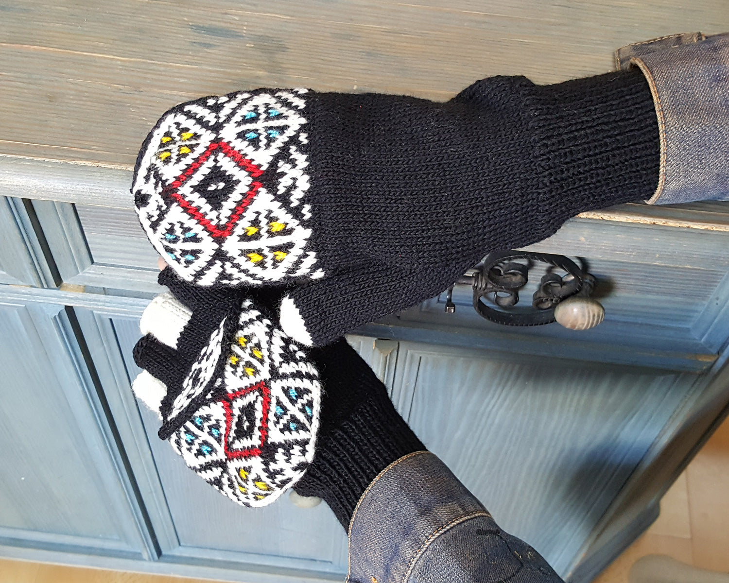 Gloves - women's