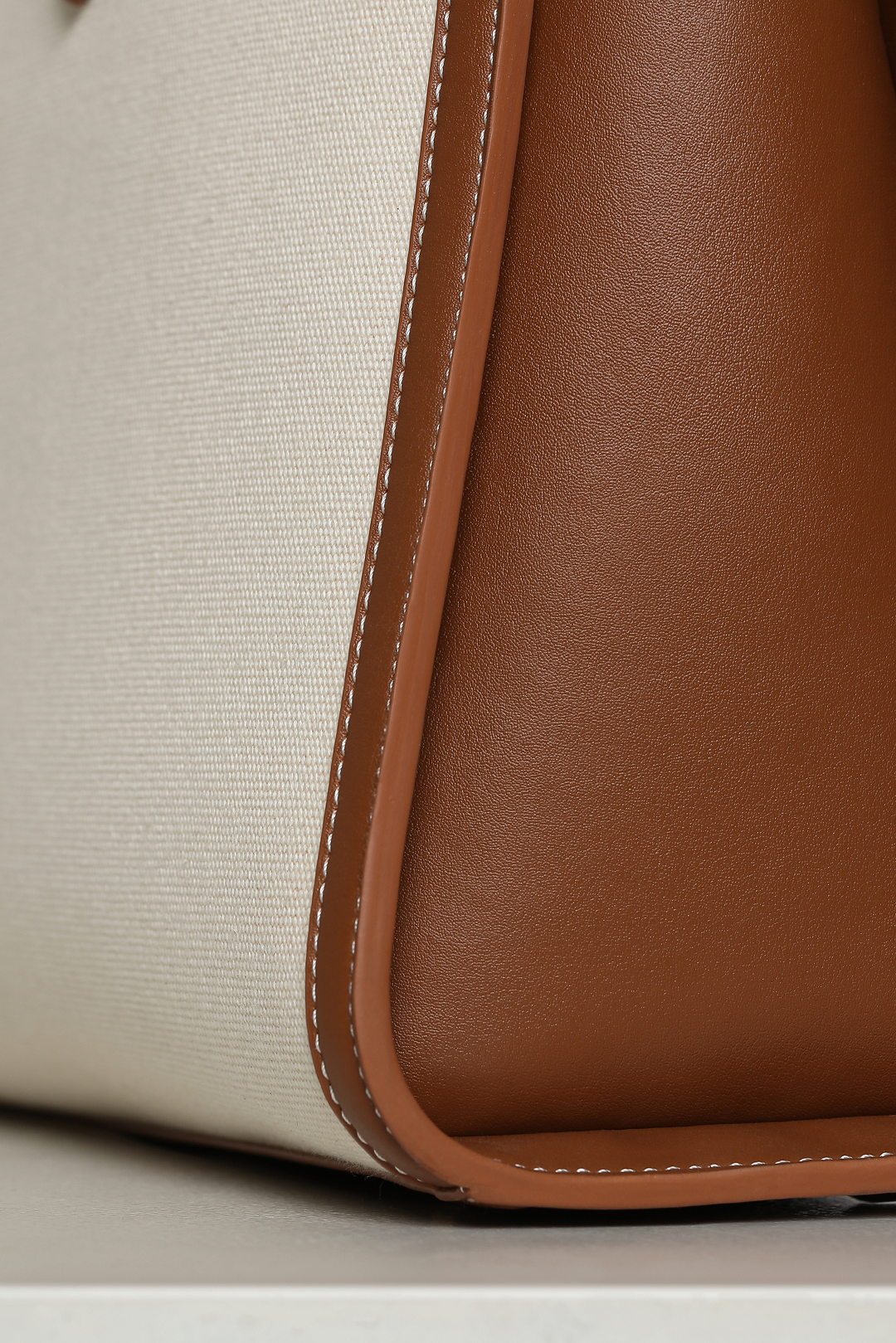 THE LEATHER COLLECTION