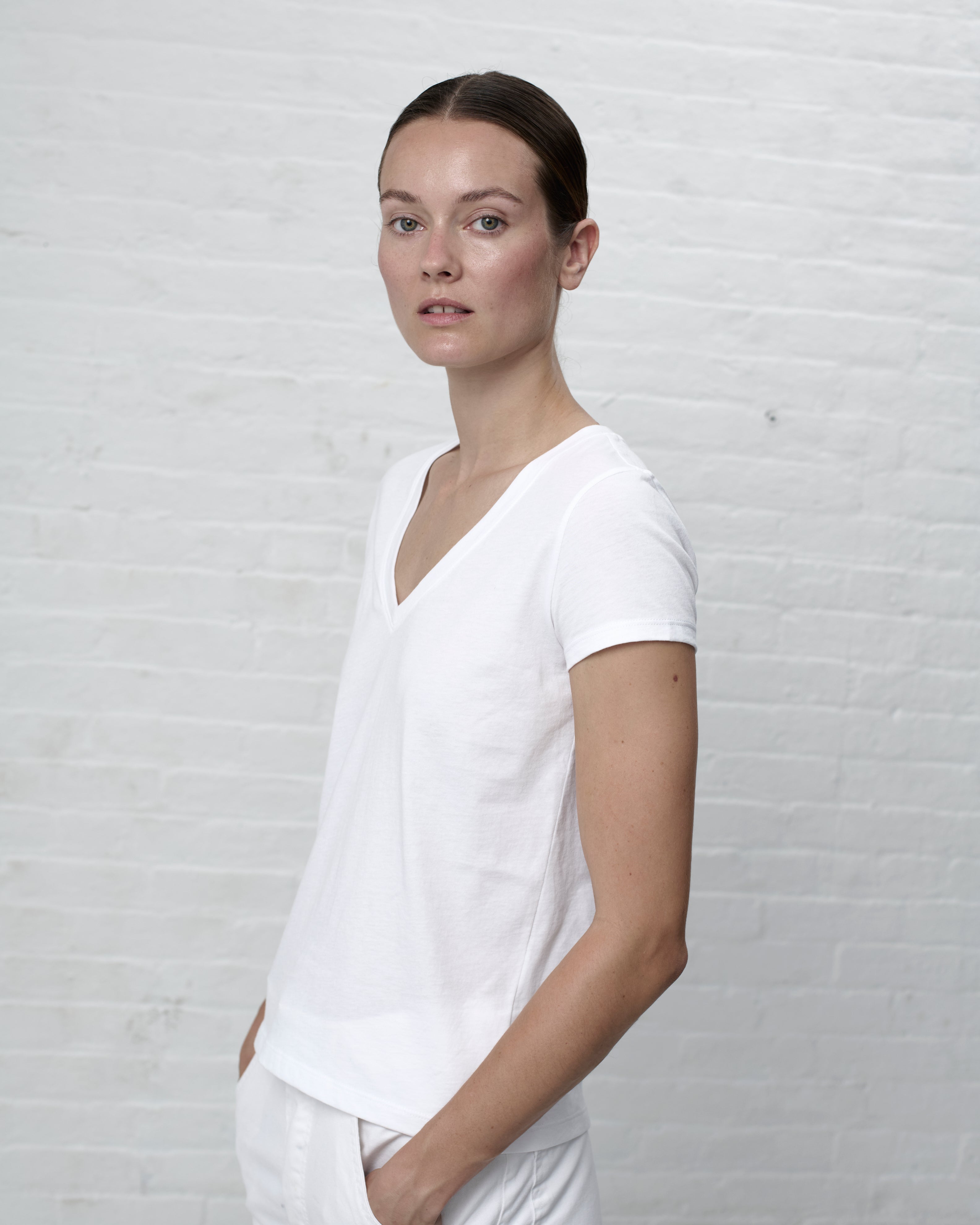 V NECK T SHIRT