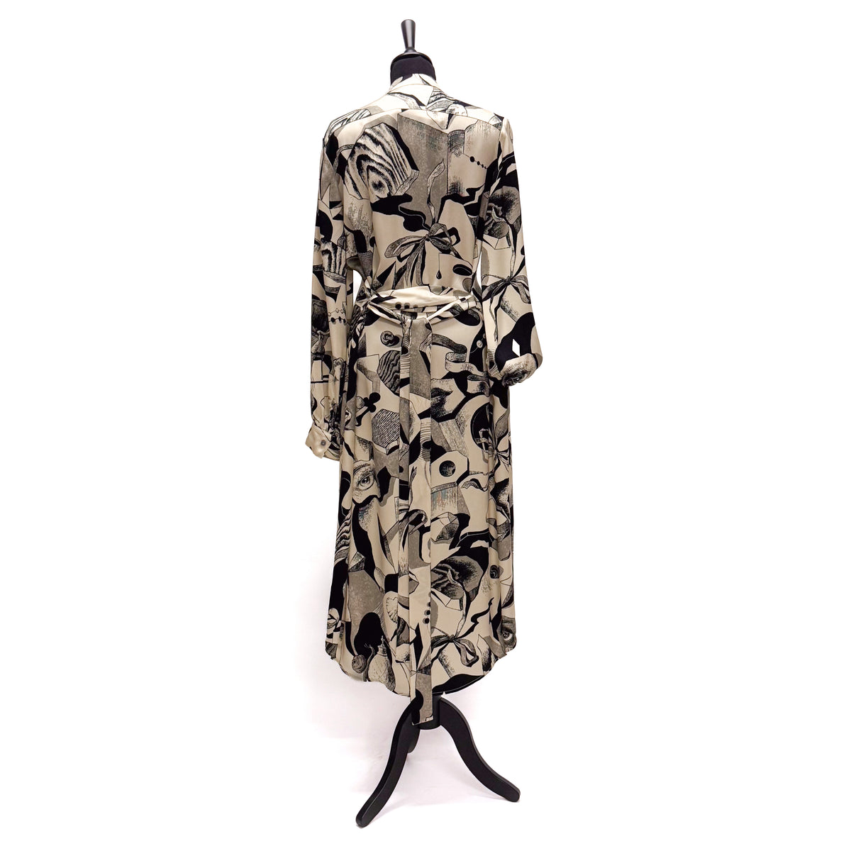 DONNA VISCOSE BLACK AND WHITE SURREALISM
