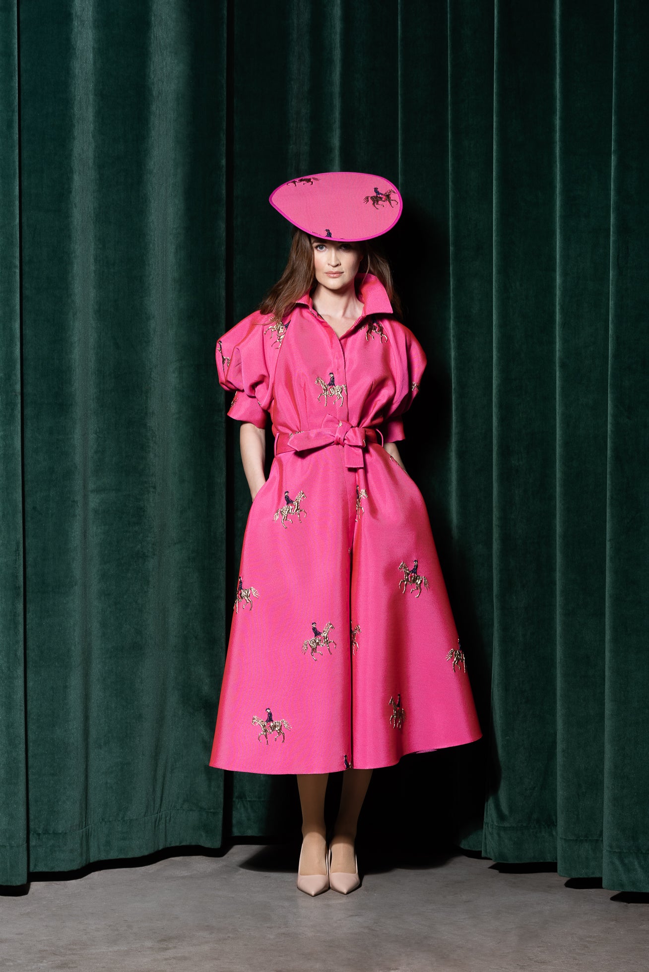 "Pinc horse dress