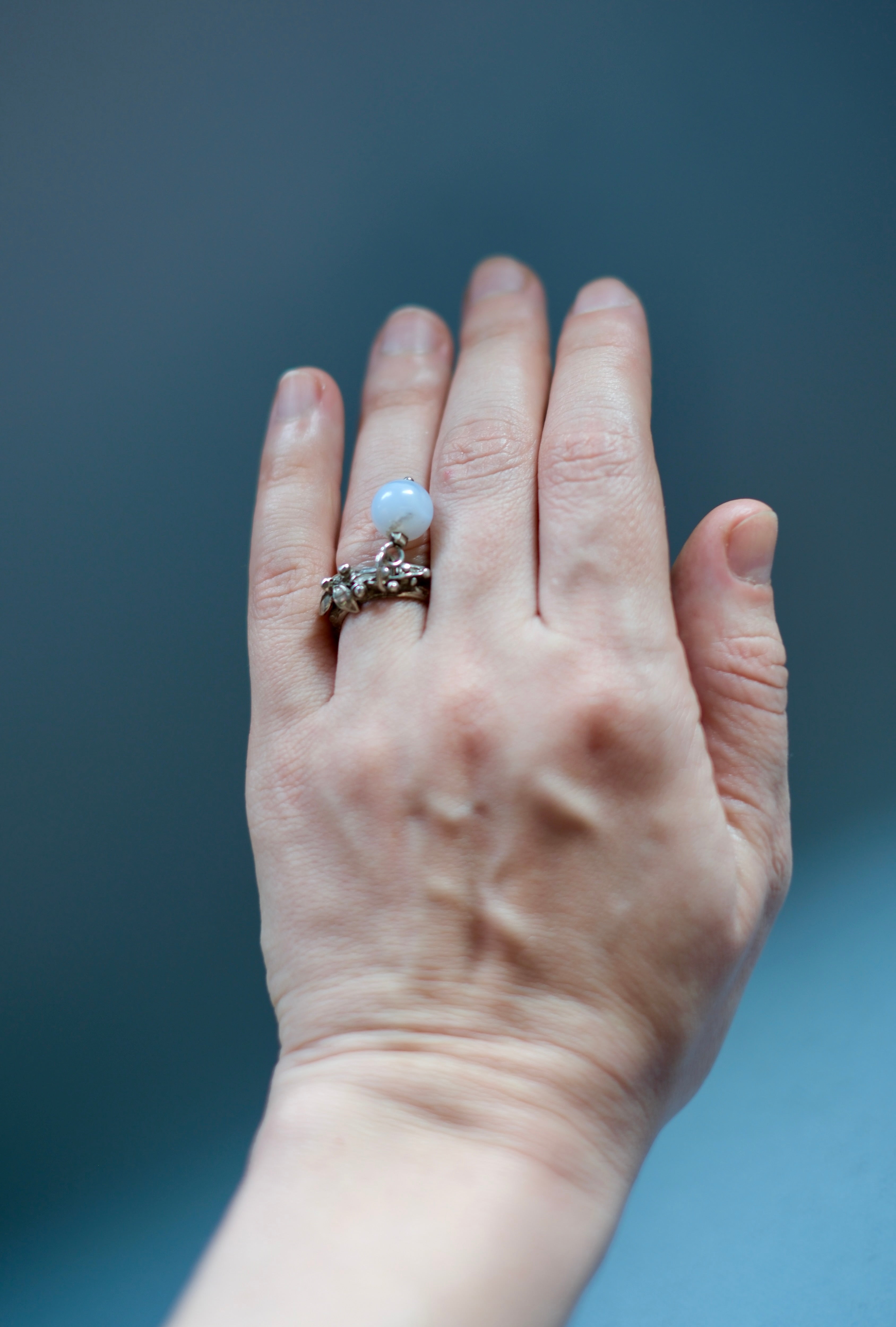 Ring with flowers an Amethyst