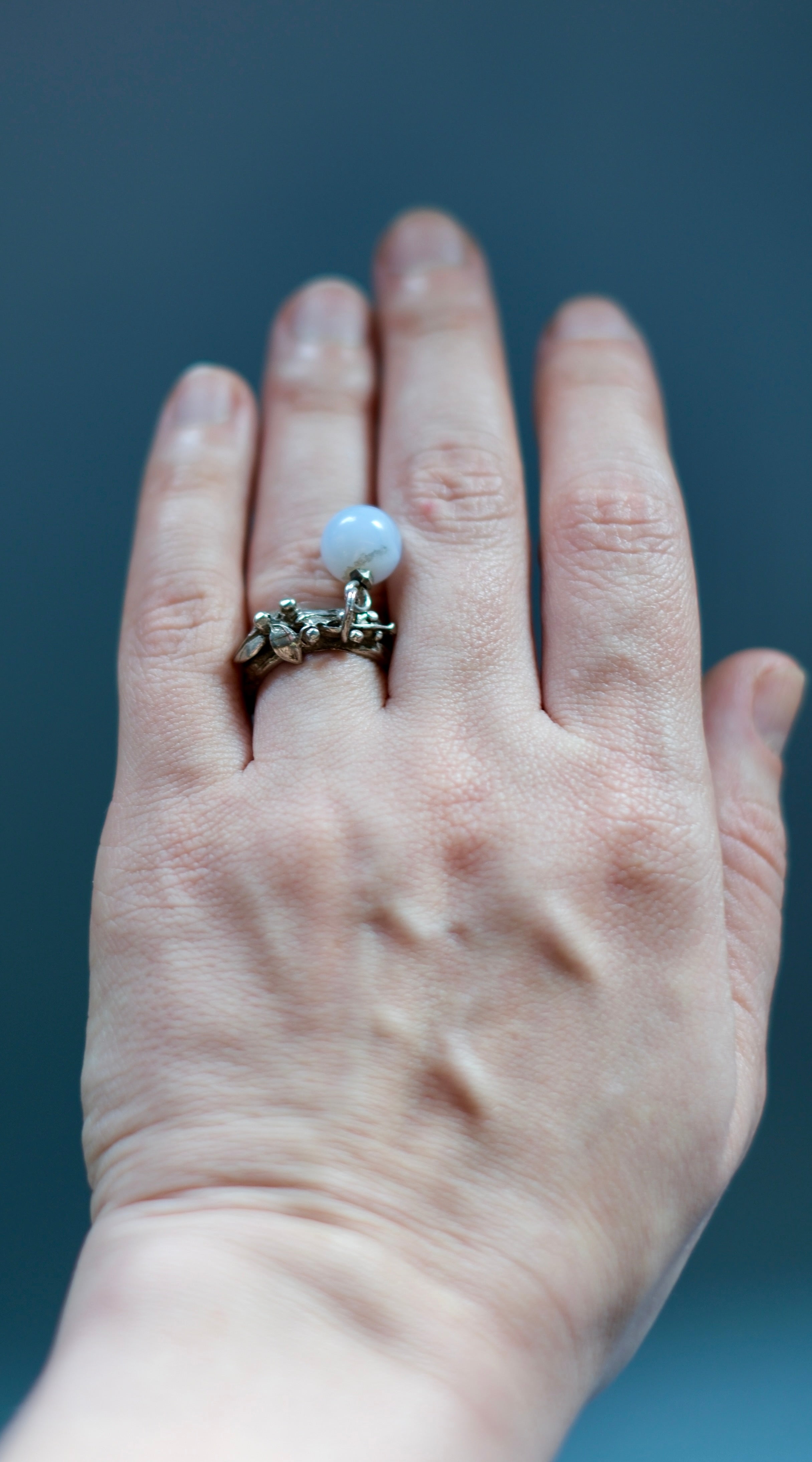 Ring with flowers an Amethyst