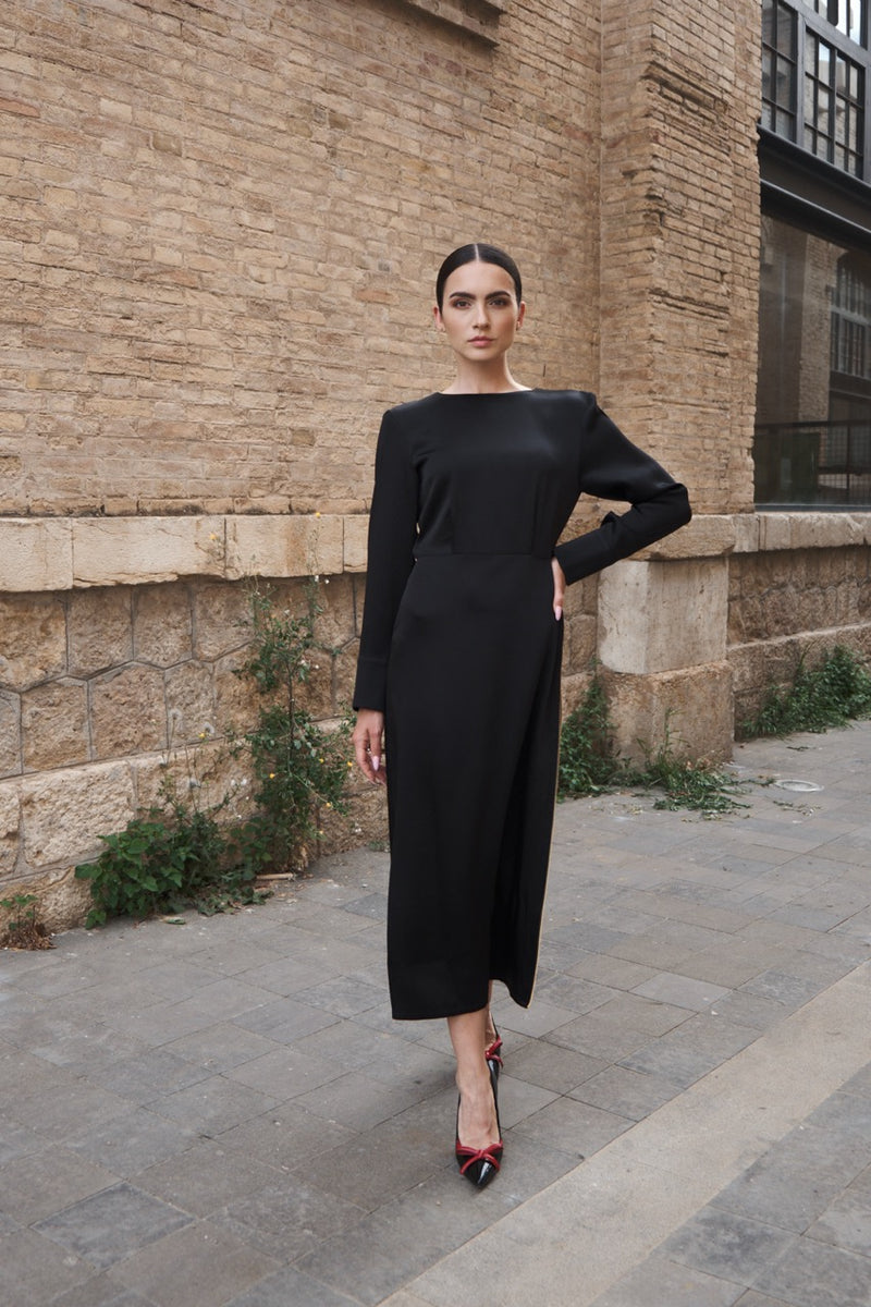 Black silky dress with side zipper Black silky dress with side zipper