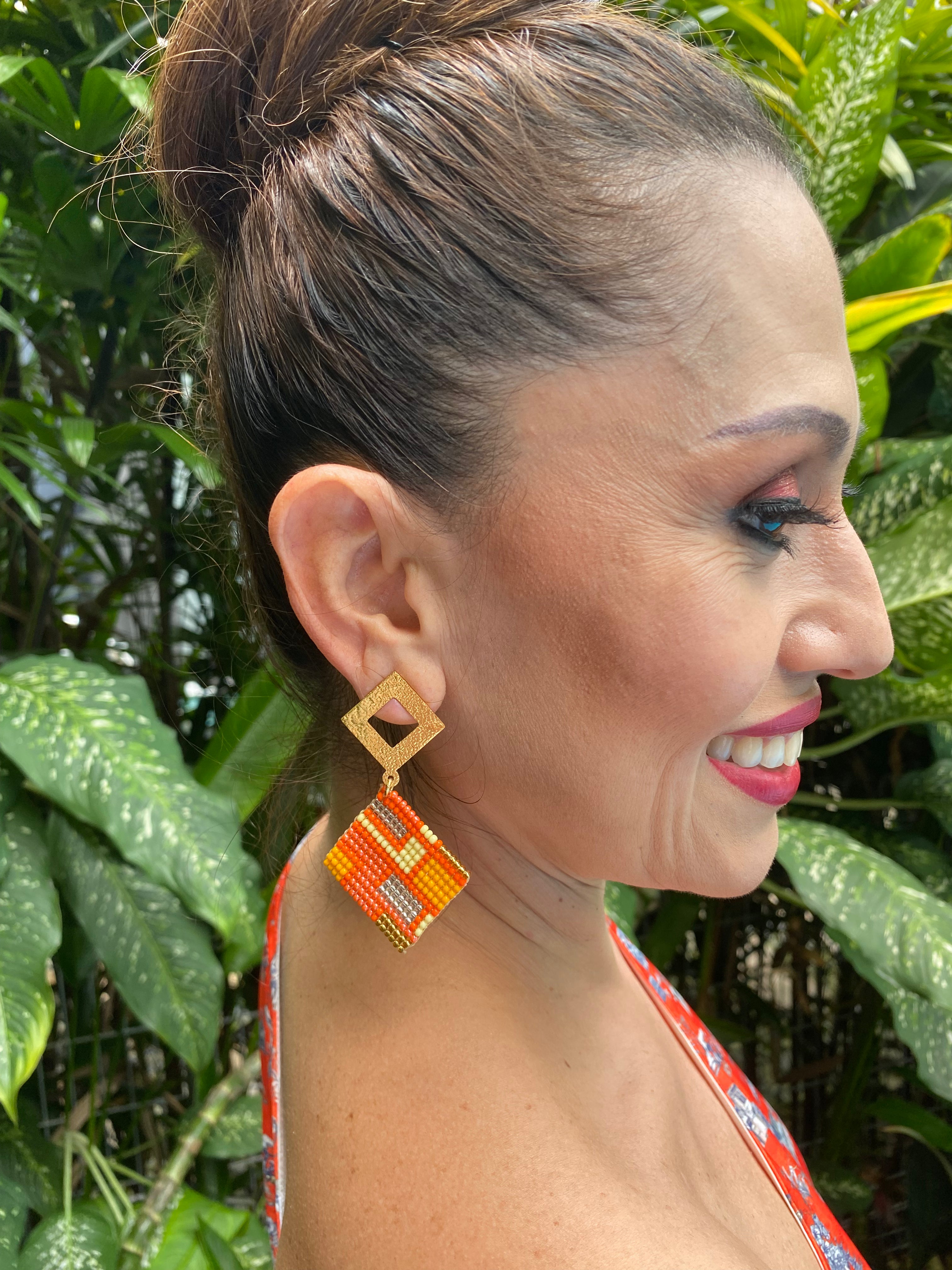 WORK OF THE BEADS KNOT EARRINGS