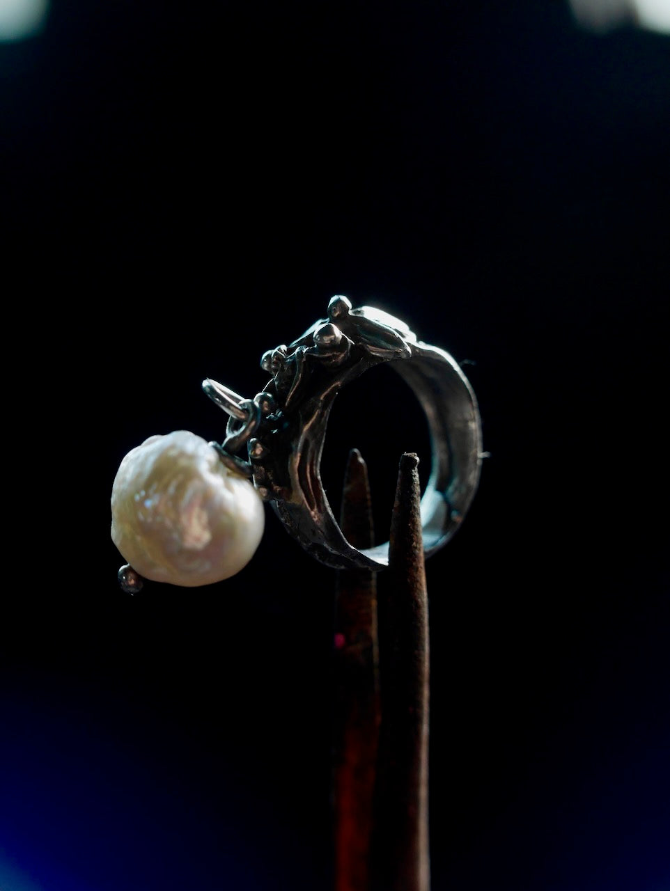 Ring with flowers and Natural Pearl