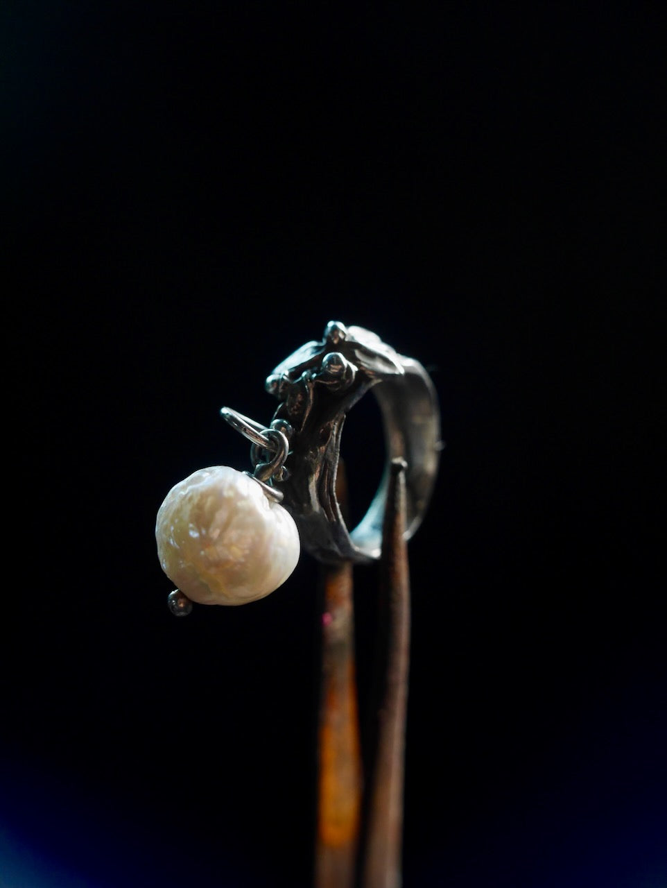 Ring with flowers and Natural Pearl
