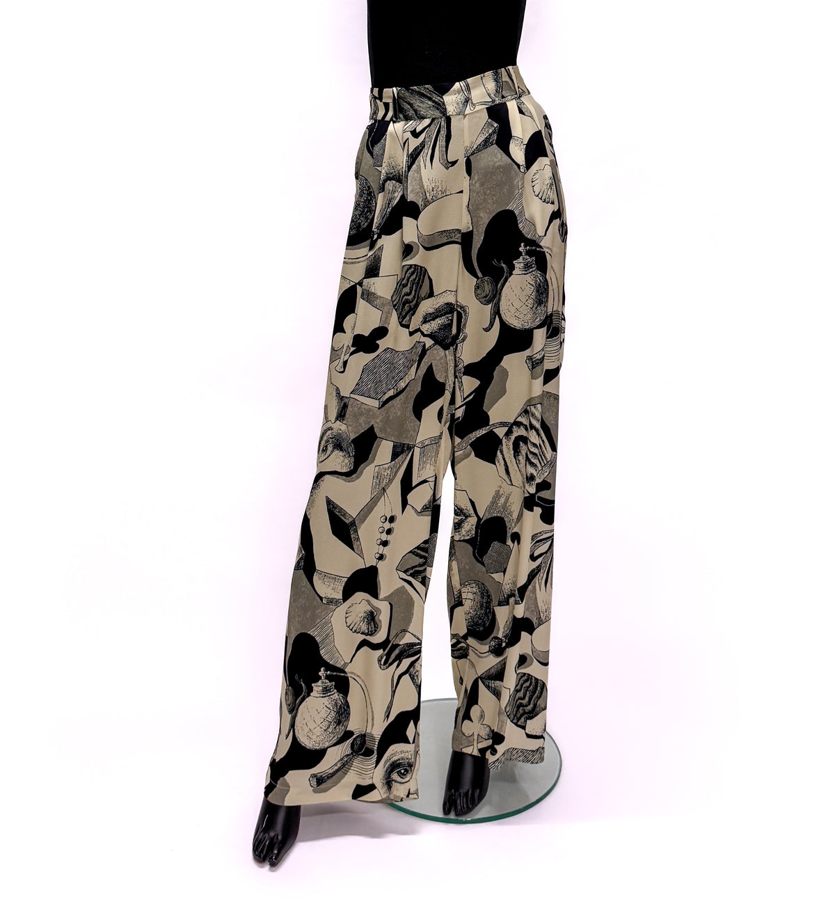 PIA VISCOSE BLACK AND WHITE SURREALISM