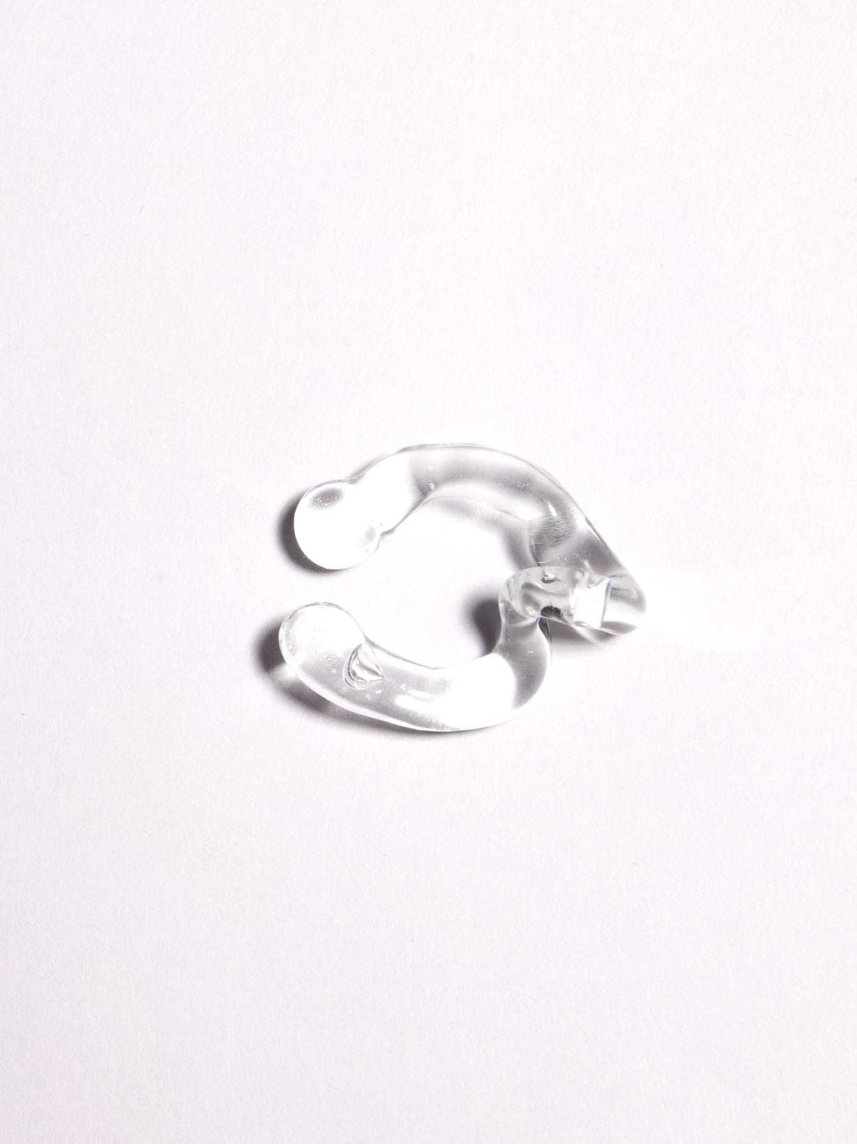 Transparent Interconexion Earcuff