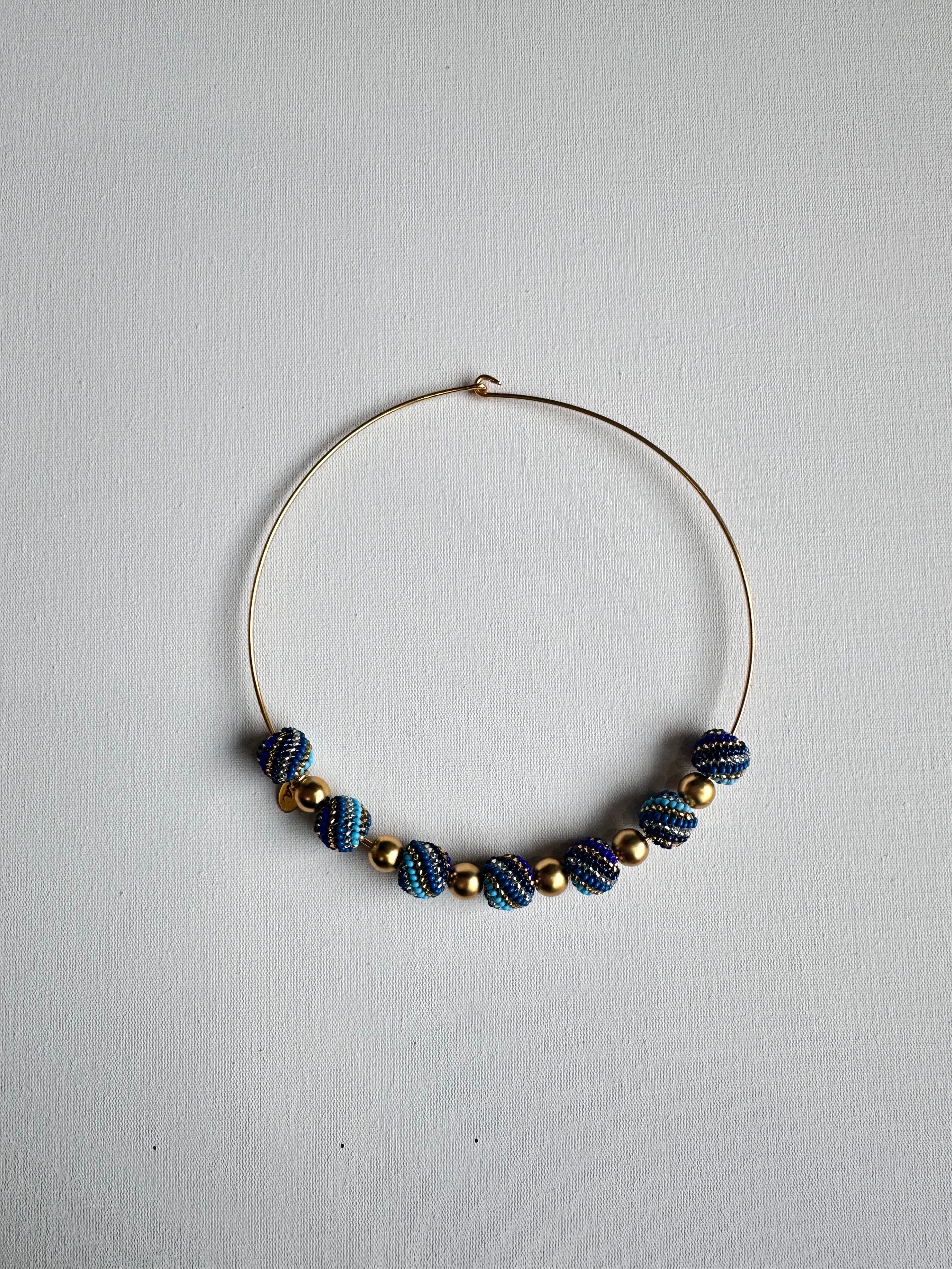 WORK OF THE BEADS CHOKER NECKLACE WITH 7 BEADS
