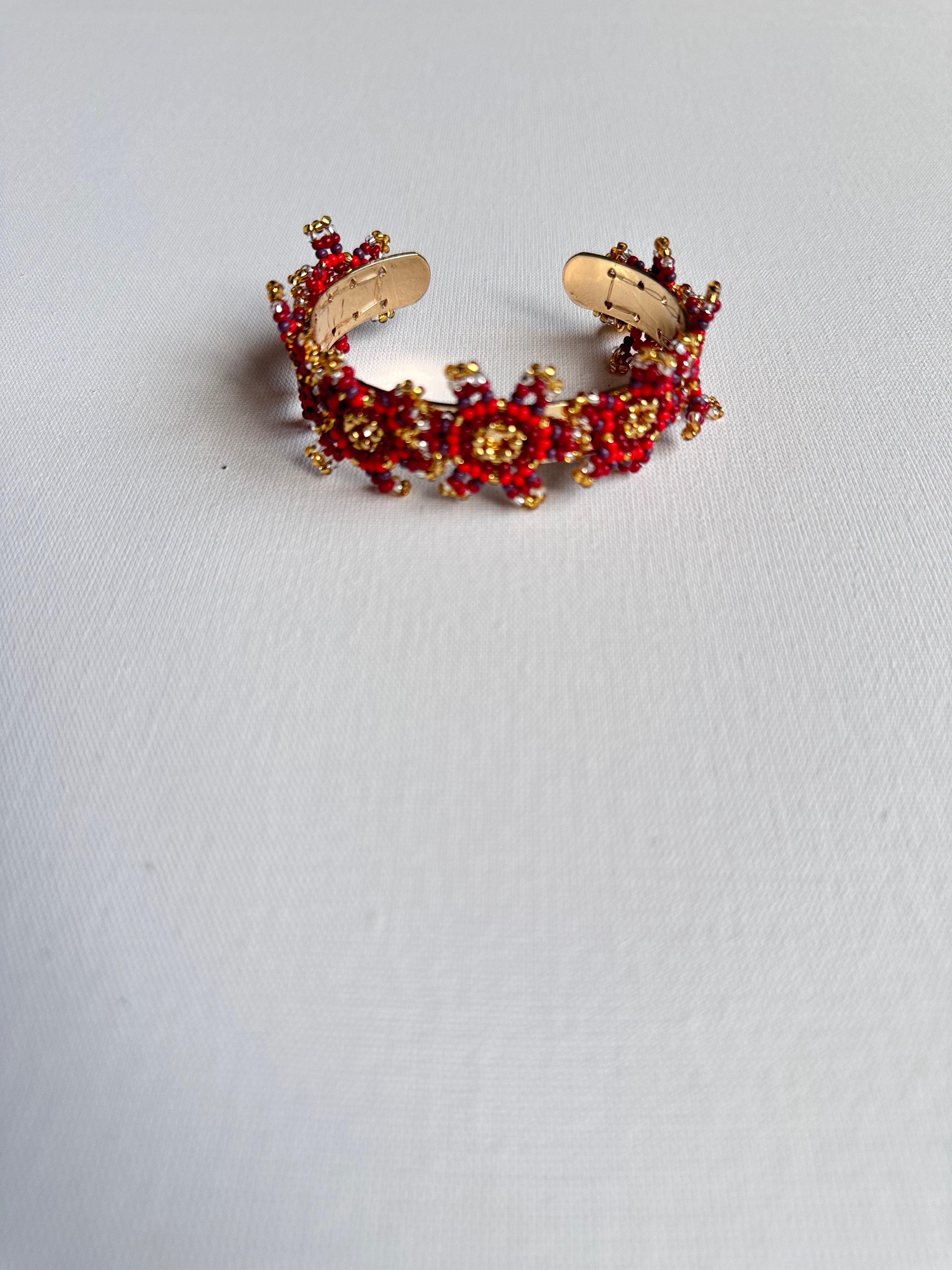 WORK OF THE BEADS BRACELET WITH FLOWERS