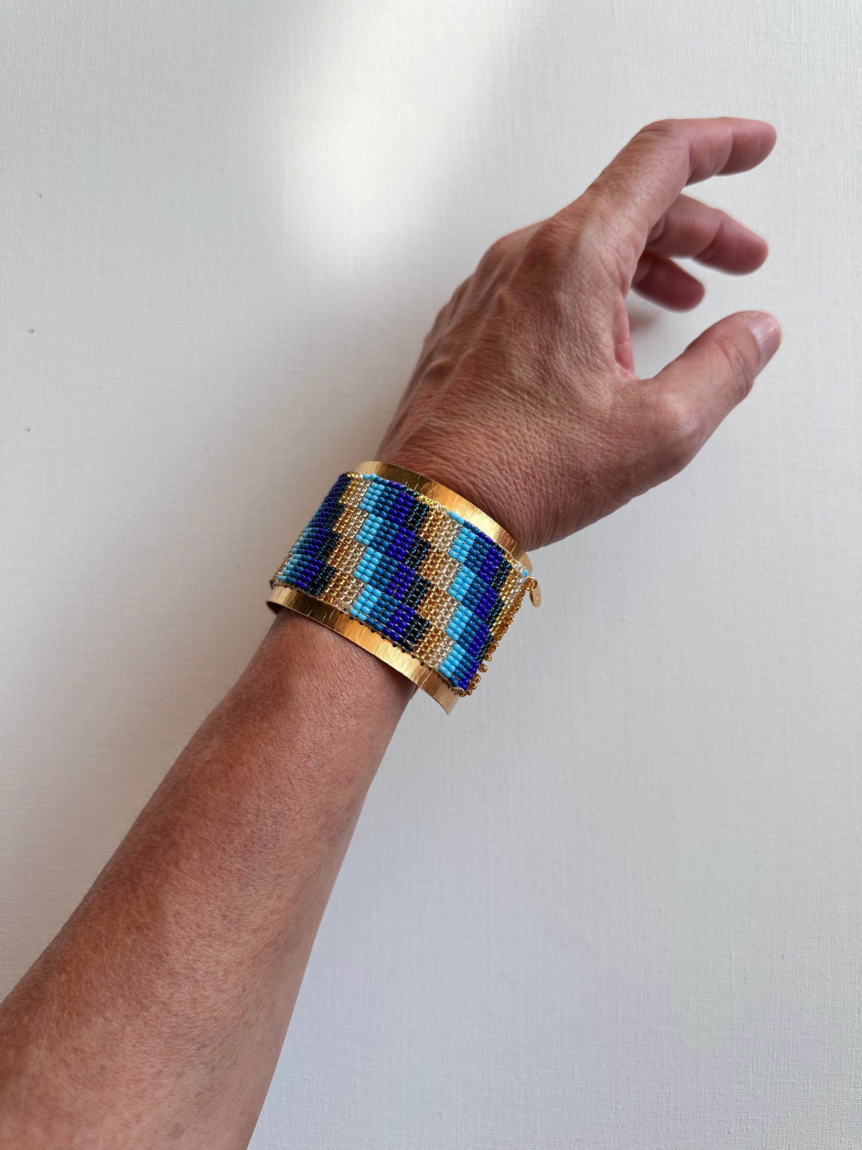 WORK OF THE BEADS KNOT BRACELET