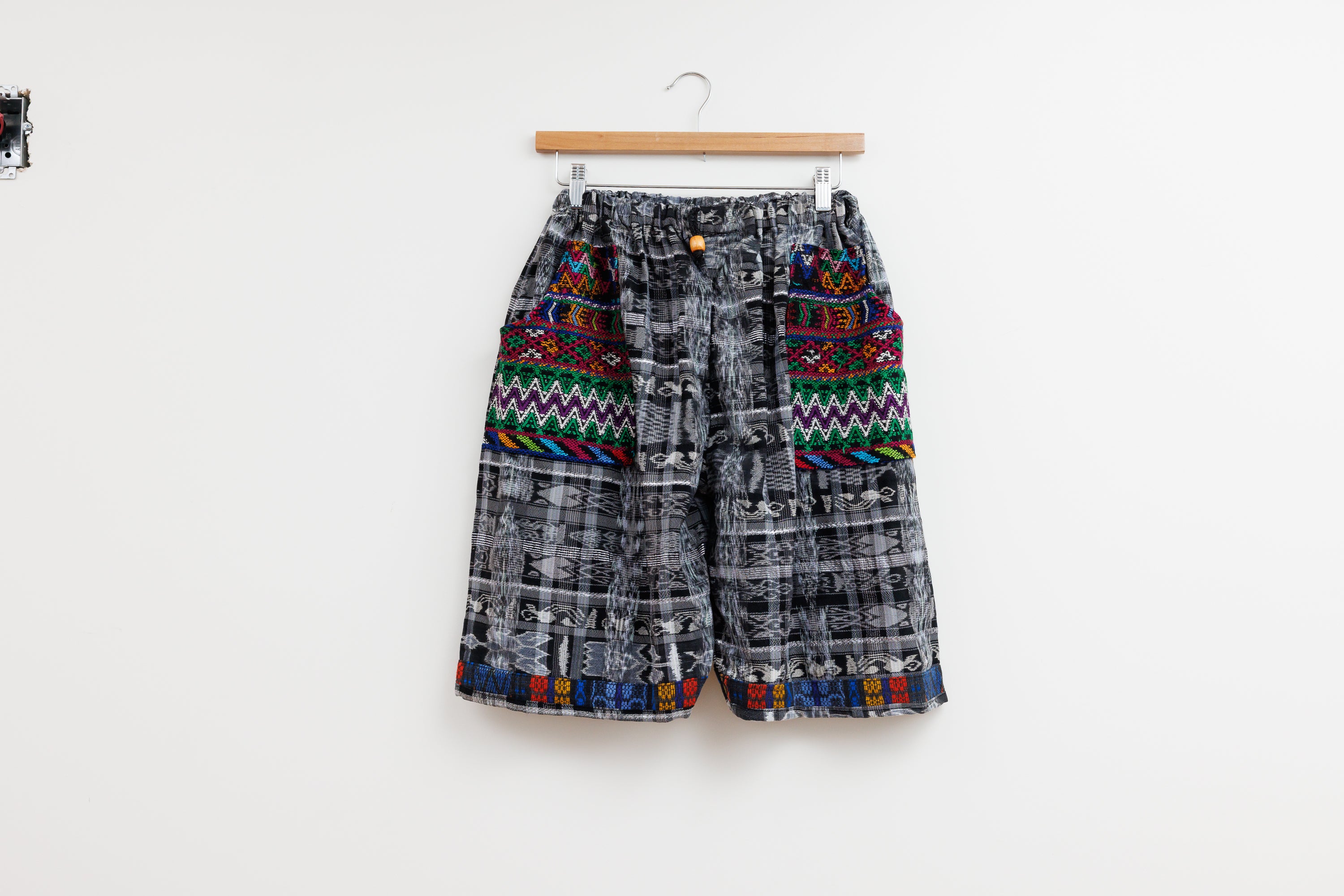 EMBROIDERED SHORT EMT