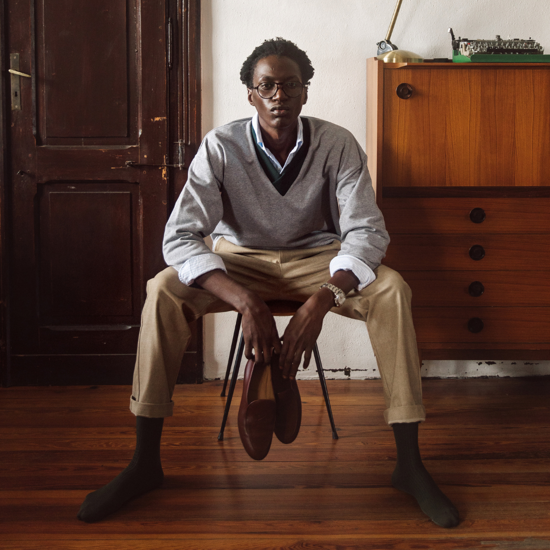 Vintage V-Neck Sweatshirt - Heather Grey / Forest Trim