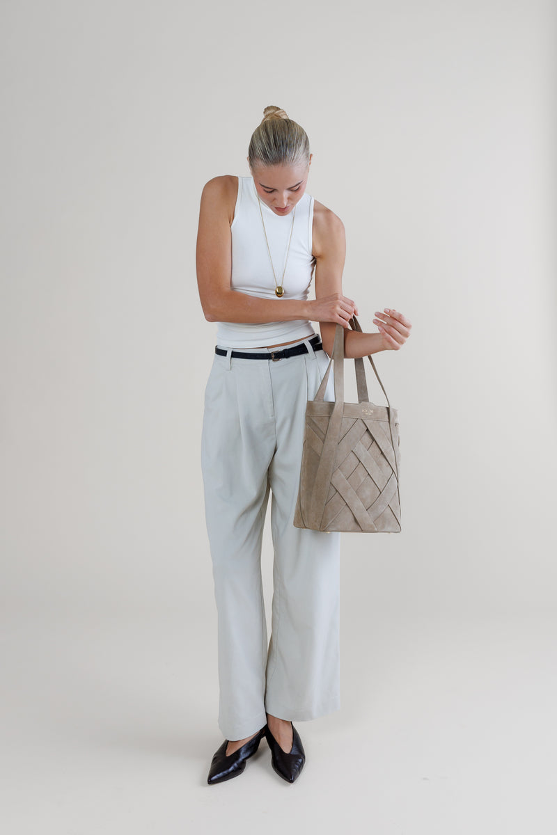 Woven Bucket Tote Avena – Sand Suede
