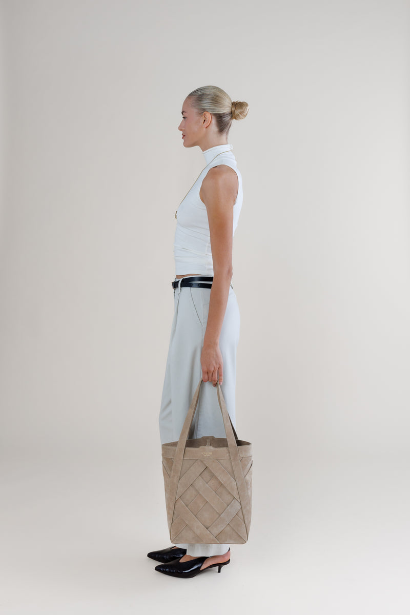 Woven Bucket Tote Avena – Sand Suede