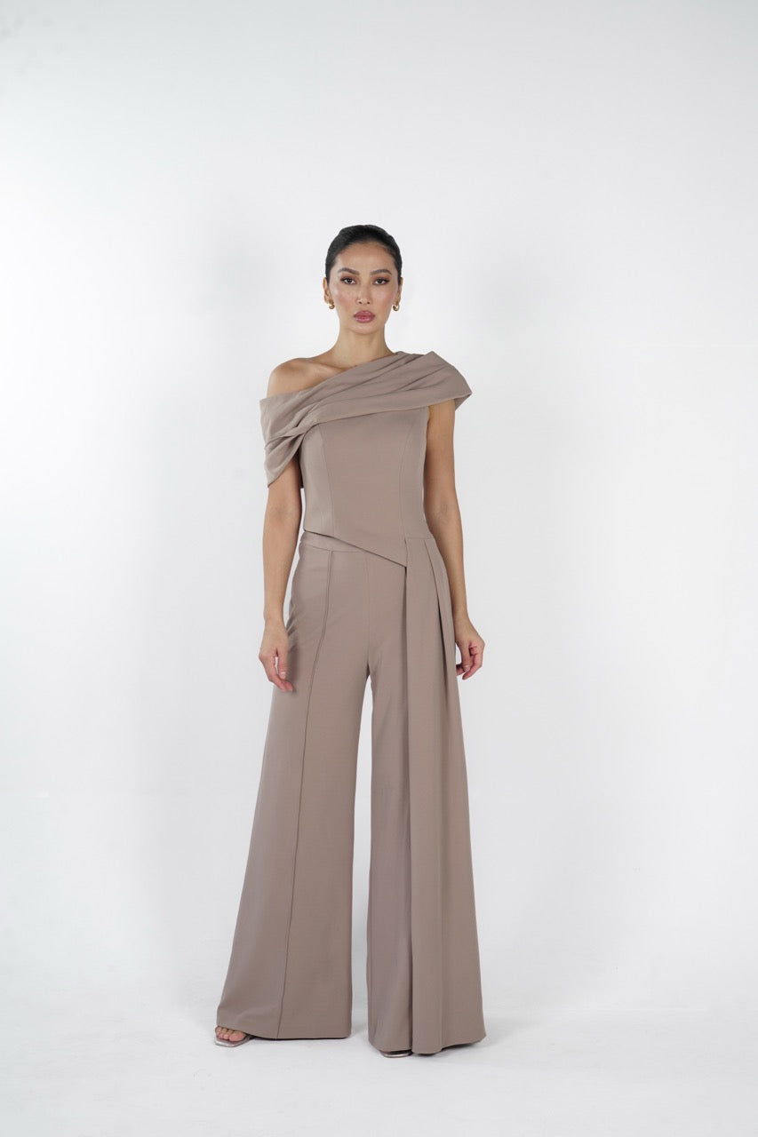 ASYMMETRIC TAUPE SET