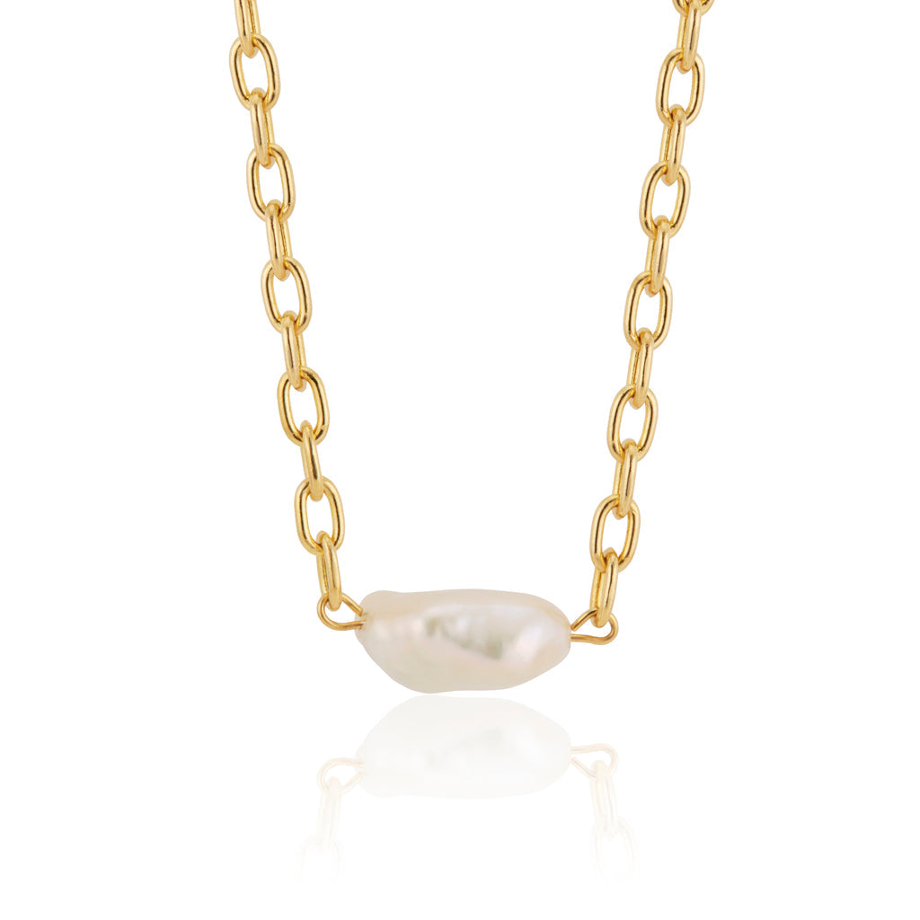 Lady on 5th Necklace Freshwater