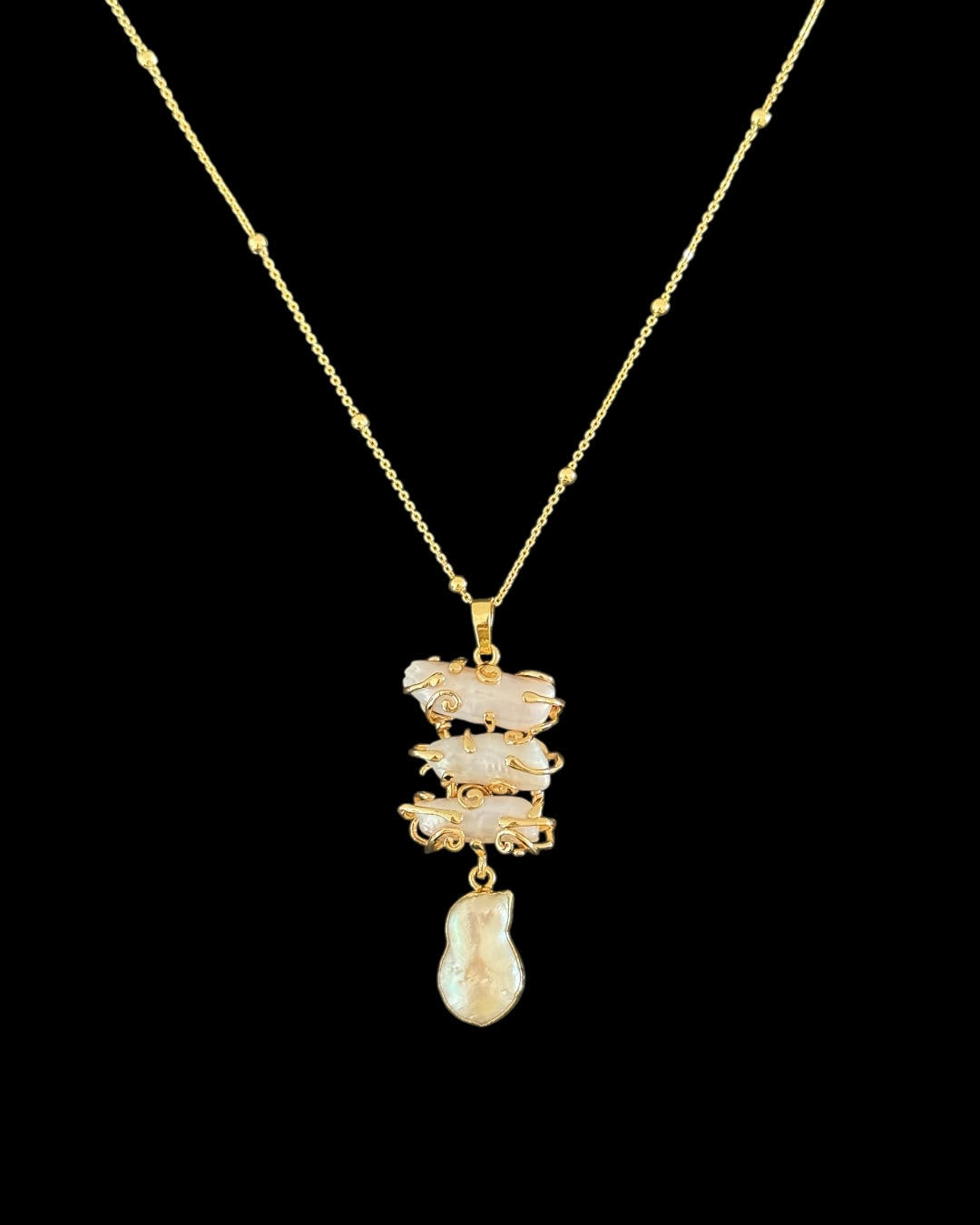 Baroque pearl pendant & chain in 18 KGP