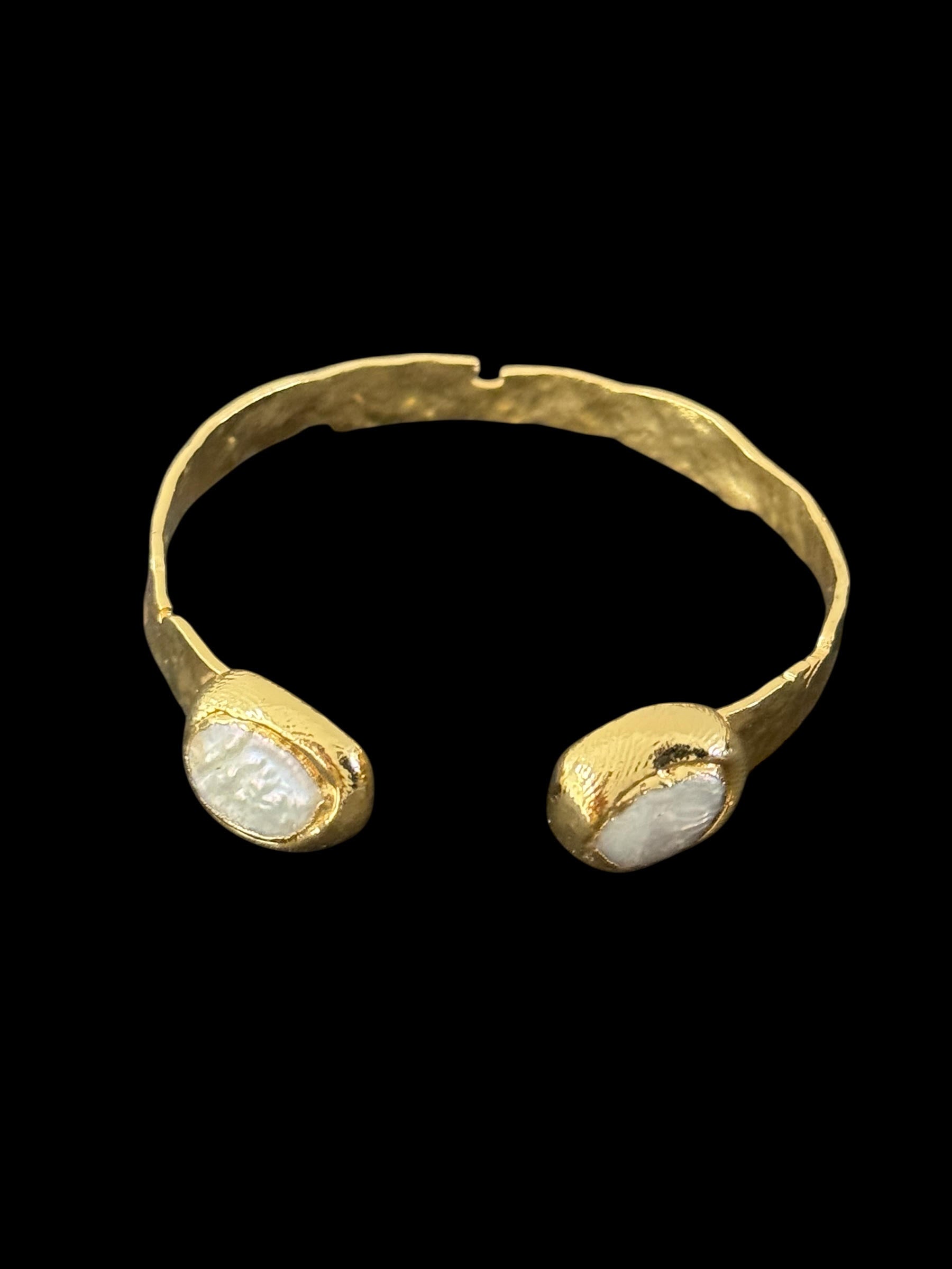 Baroque pearl bangle in 18 KGP