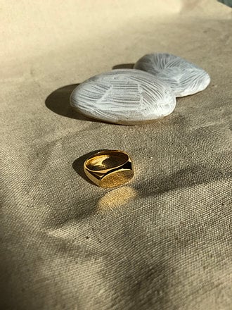 olive-signet-ring