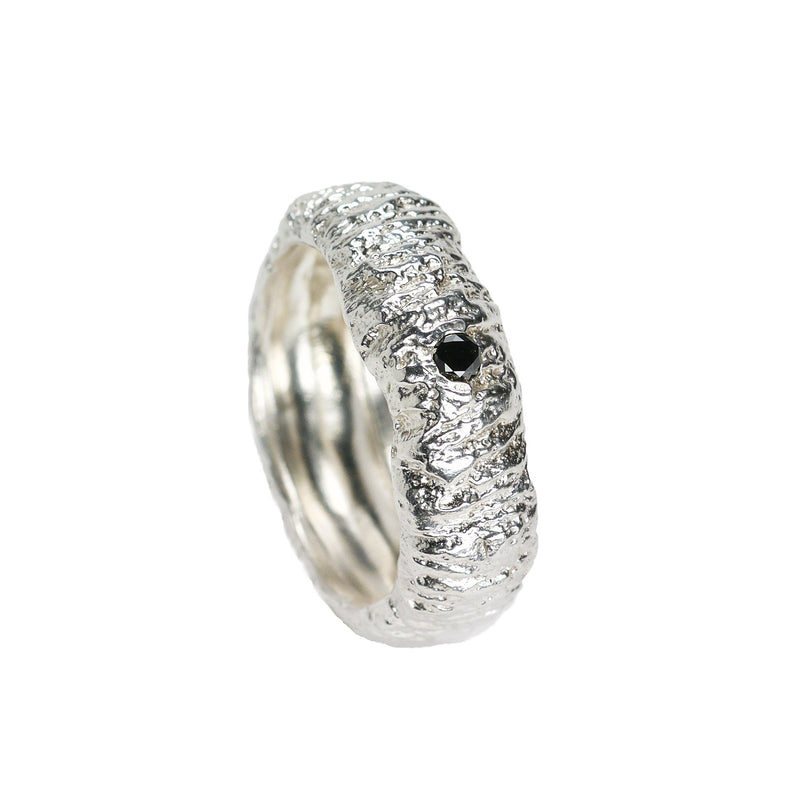 the-trunk-ring-with-a-black-diamond